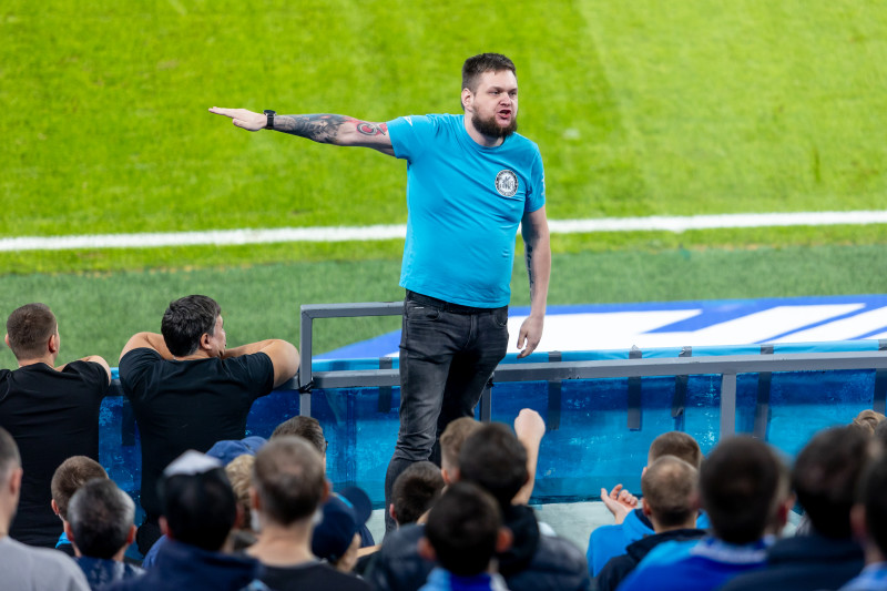 #Все в наших цветах: болельщики на матче «Зенит» — «Ахмат»