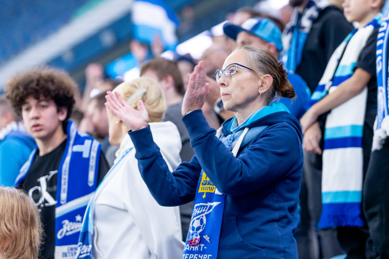 #Все в наших цветах: болельщики на матче «Зенит» — «Ахмат»