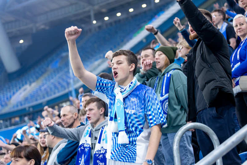 #Все в наших цветах: болельщики на матче «Зенит» — «Ахмат»