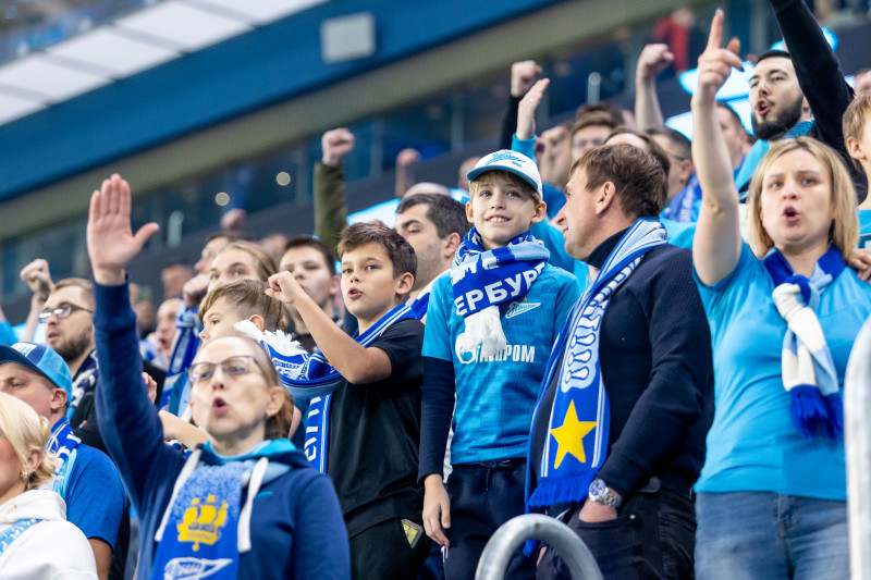 #Все в наших цветах: болельщики на матче «Зенит» — «Ахмат»