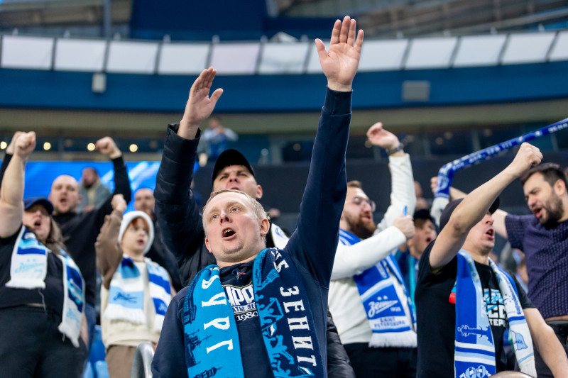 #Все в наших цветах: болельщики на матче «Зенит» — «Ахмат»