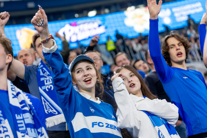 #Все в наших цветах: болельщики на матче «Зенит» — «Ахмат»