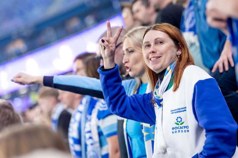 #Все в наших цветах: болельщики на матче «Зенит» — «Ахмат»