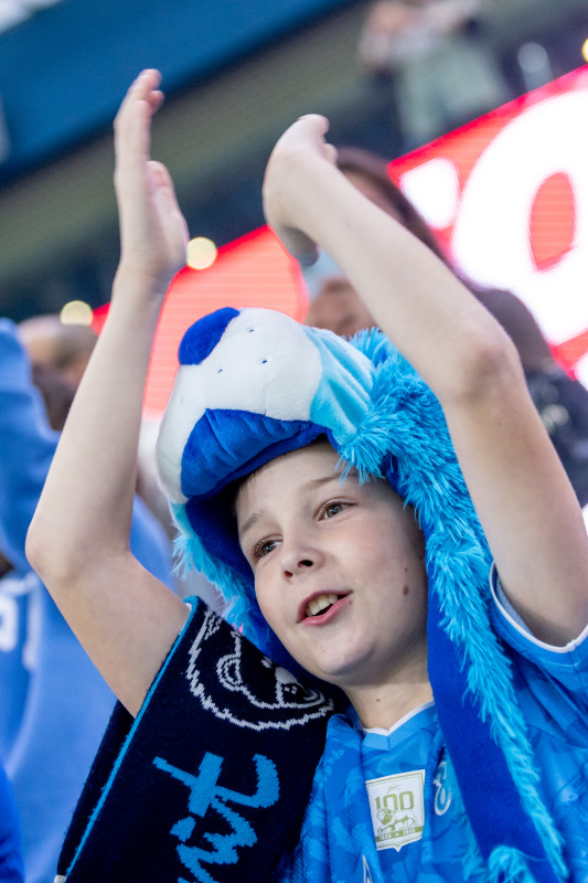 #Все в наших цветах: болельщики на матче «Зенит» — «Ахмат»