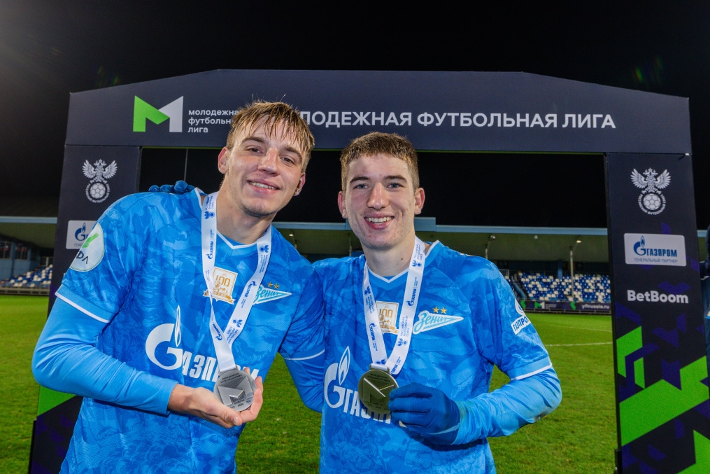 Награждение «Зенита»-м серебряными медалями Молодежной футбольной лиги