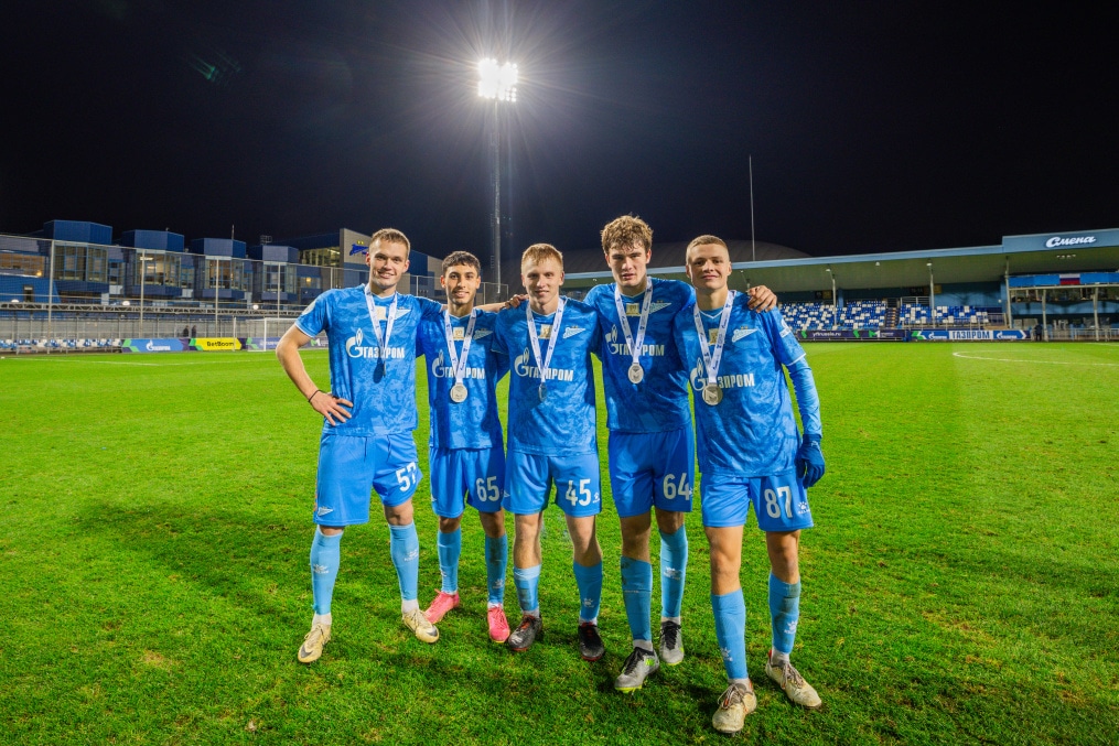 Награждение «Зенита»-м серебряными медалями Молодежной футбольной лиги