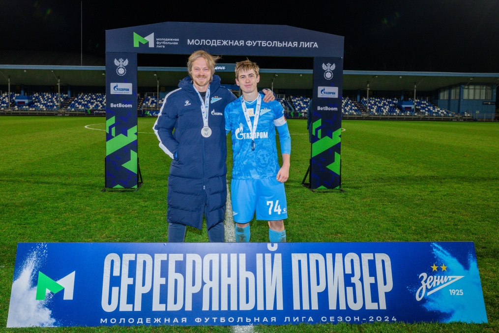 Награждение «Зенита»-м серебряными медалями Молодежной футбольной лиги