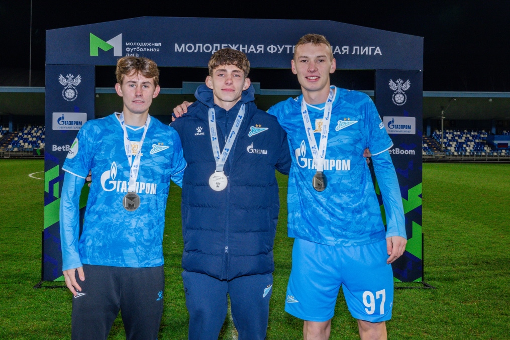 Награждение «Зенита»-м серебряными медалями Молодежной футбольной лиги