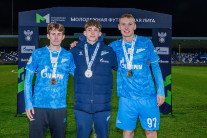 Награждение «Зенита»-м серебряными медалями Молодежной футбольной лиги
