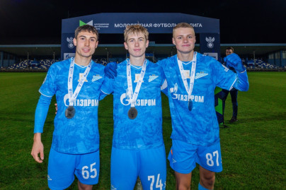 Награждение «Зенита»-м серебряными медалями Молодежной футбольной лиги