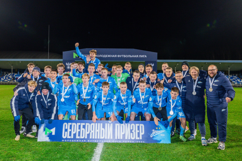 Награждение «Зенита»-м серебряными медалями Молодежной футбольной лиги