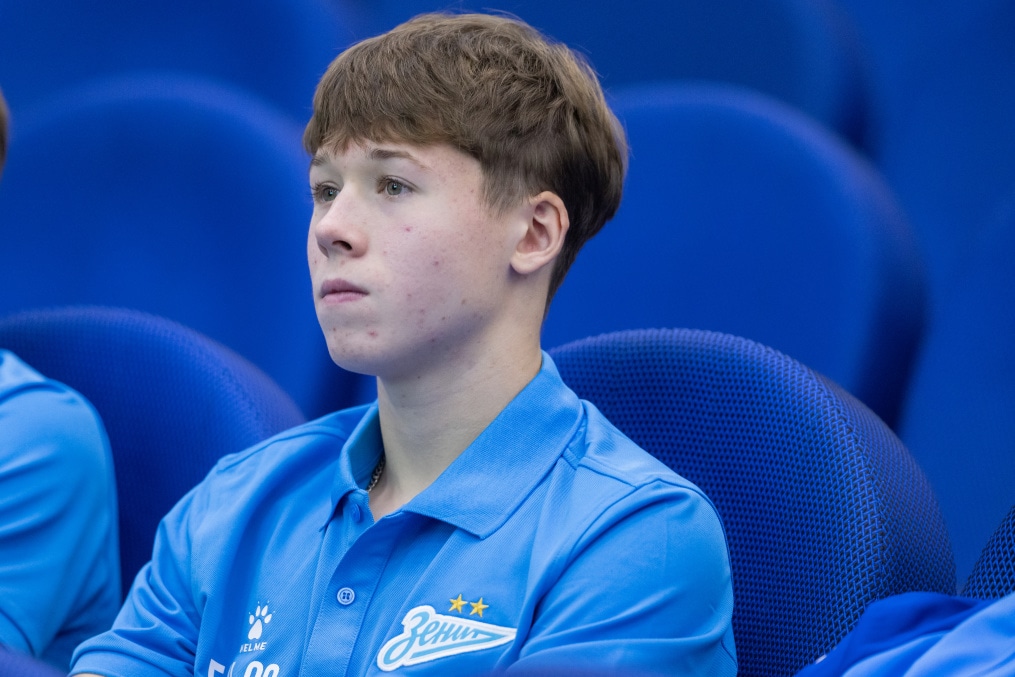 Представители  ФГБУ «НМИЦ им. В.А. Алмазова» проводят лекцию для игроков Академии.