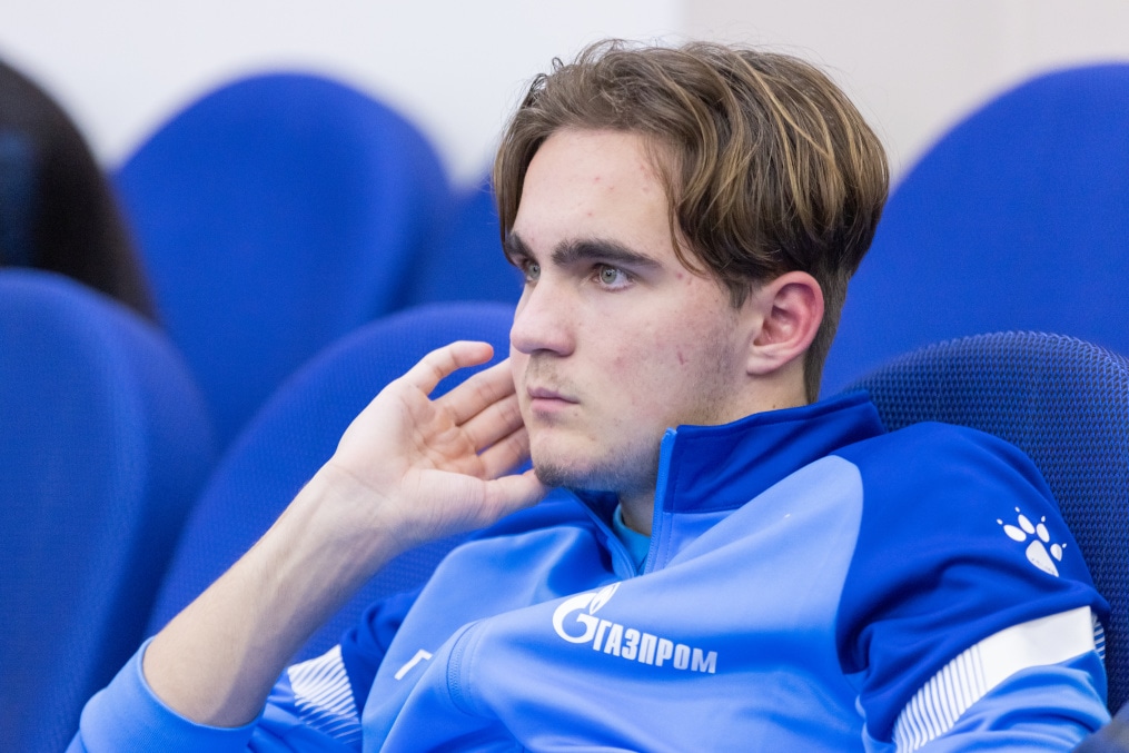 Представители  ФГБУ «НМИЦ им. В.А. Алмазова» проводят лекцию для игроков Академии.