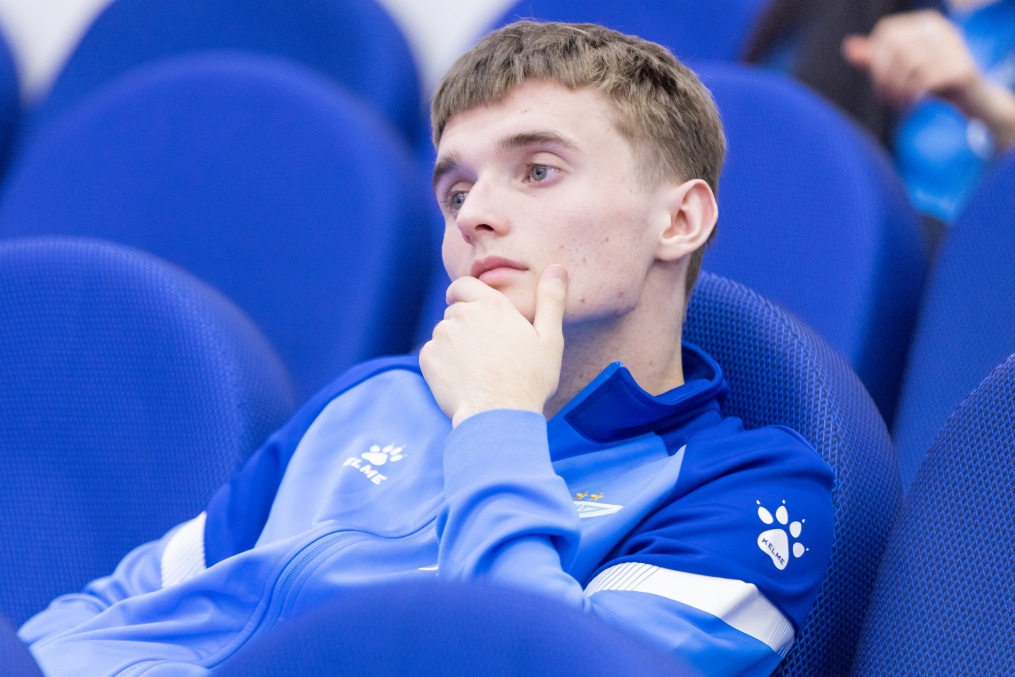 Представители  ФГБУ «НМИЦ им. В.А. Алмазова» проводят лекцию для игроков Академии.