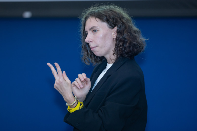 Представители  ФГБУ «НМИЦ им. В.А. Алмазова» проводят лекцию для игроков Академии.