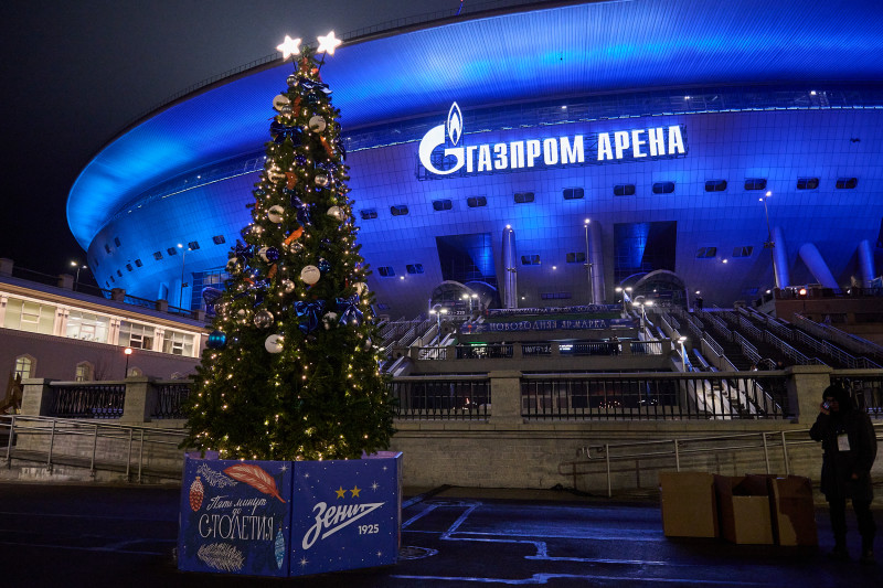Двухзвёздная Новогодняя ёлка «Газпром Арены»