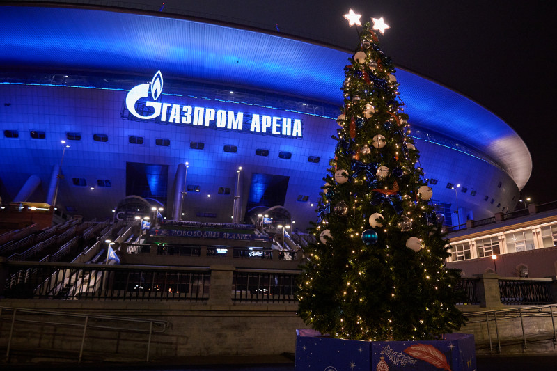 Двухзвёздная Новогодняя ёлка «Газпром Арены»