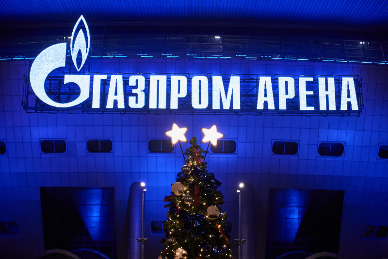 Двухзвёздная Новогодняя ёлка «Газпром Арены»