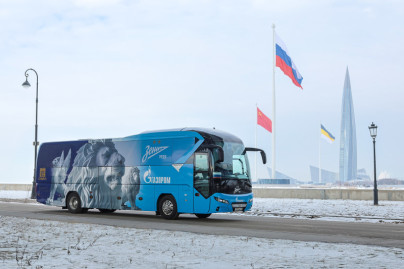 «Зенит» представил обновленную ливрею клубного автобуса