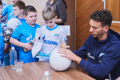 Автограф-сессия для детей из школы «Зенит-Чемпионика» в Воронеже