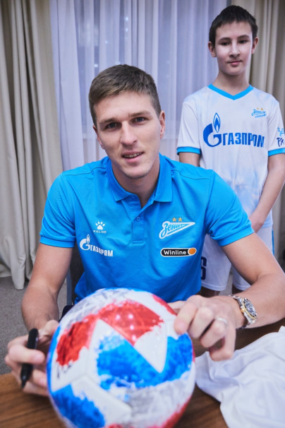 Автограф-сессия для детей из школы «Зенит-Чемпионика» в Воронеже