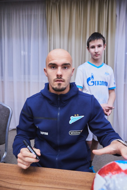 Автограф-сессия для детей из школы «Зенит-Чемпионика» в Воронеже