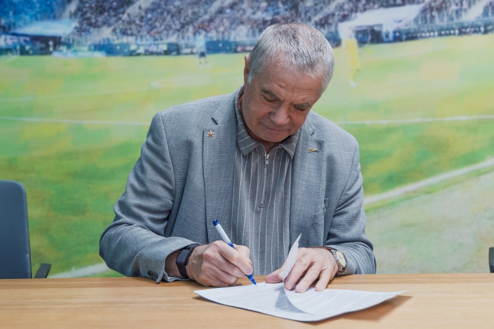 Подписание первого профессионального контракта с воспитанником Академии — Климом Денисовым