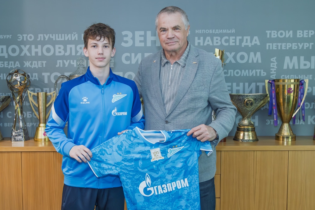 Подписание первого профессионального контракта с воспитанником Академии — Климом Денисовым