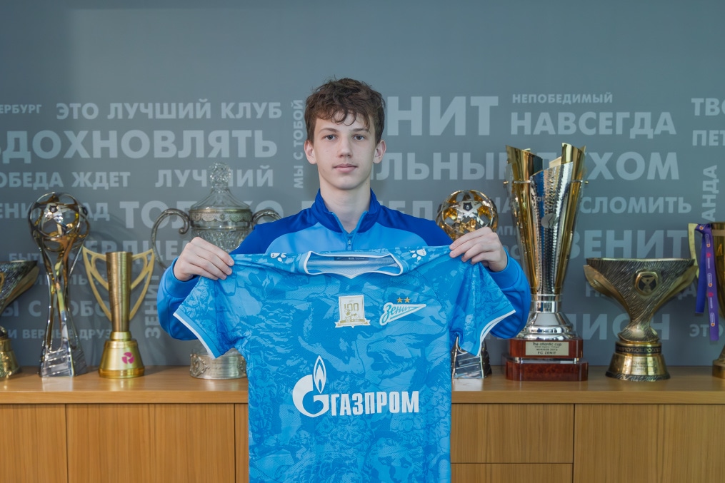 Подписание первого профессионального контракта с воспитанником Академии — Климом Денисовым