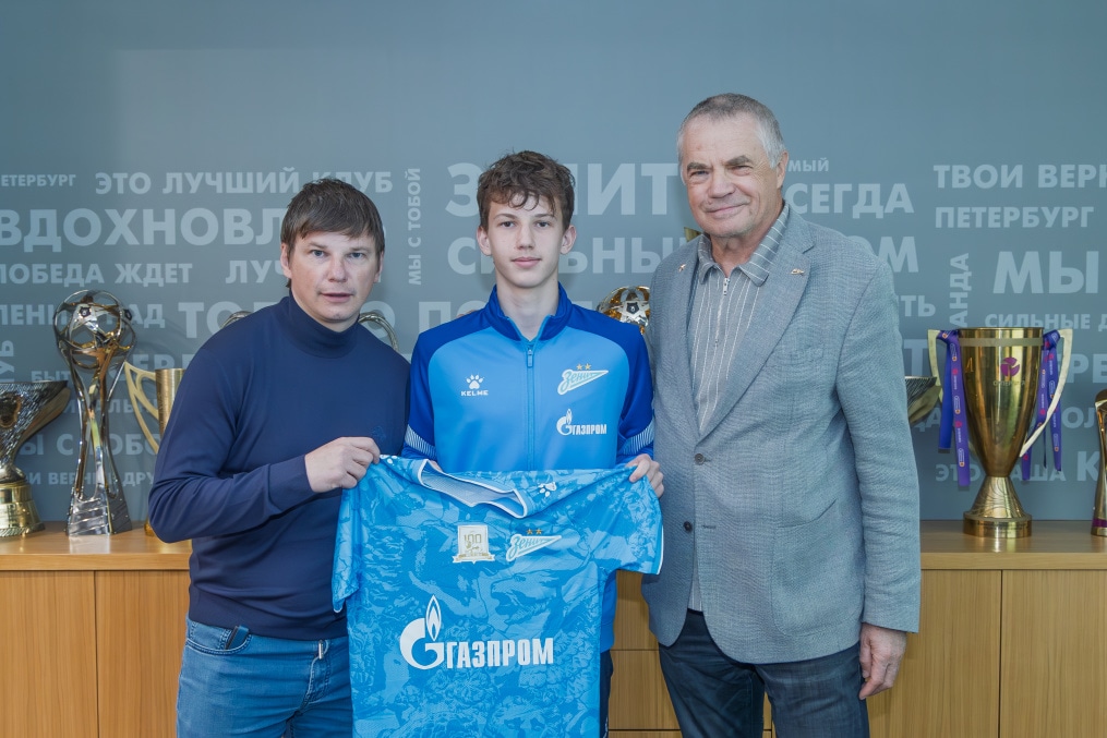 Подписание первого профессионального контракта с воспитанником Академии — Климом Денисовым