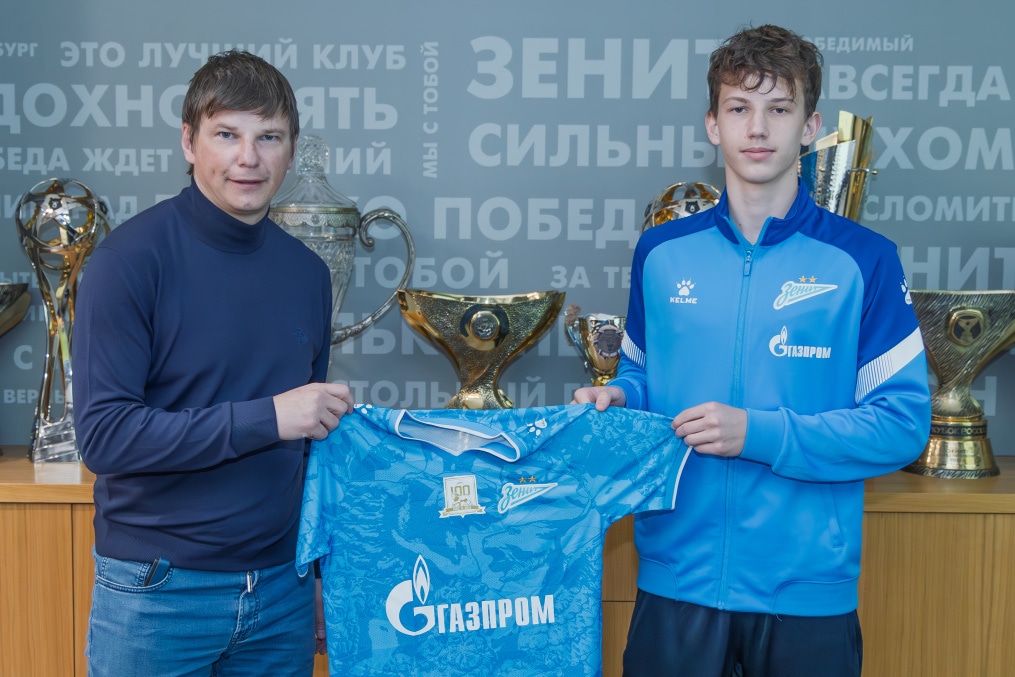 Подписание первого профессионального контракта с воспитанником Академии — Климом Денисовым