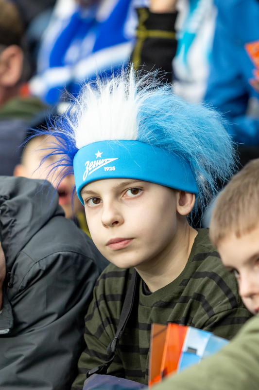 «Все в наших цветах»: болельщики на матче «Зенит»—«Химки»