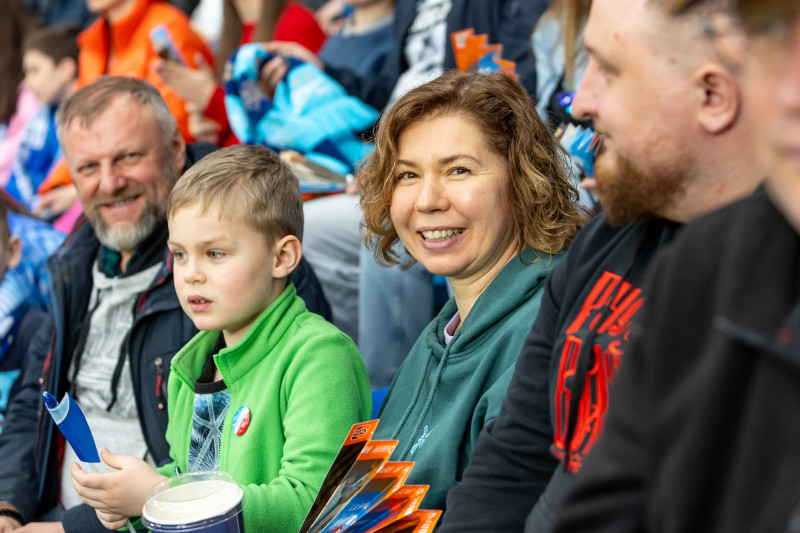 «Все в наших цветах»: болельщики на матче «Зенит»—«Химки»