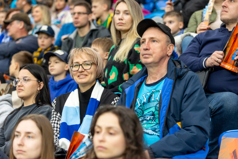 «Все в наших цветах»: болельщики на матче «Зенит»—«Химки»