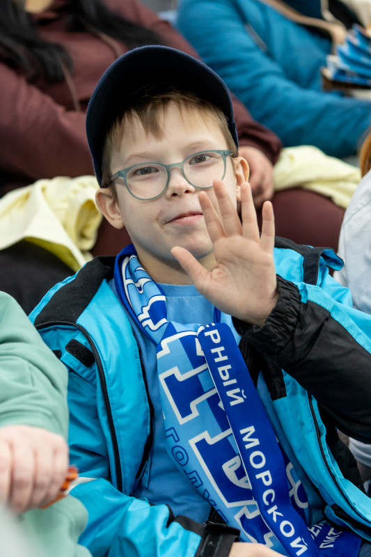 «Все в наших цветах»: болельщики на матче «Зенит»—«Химки»