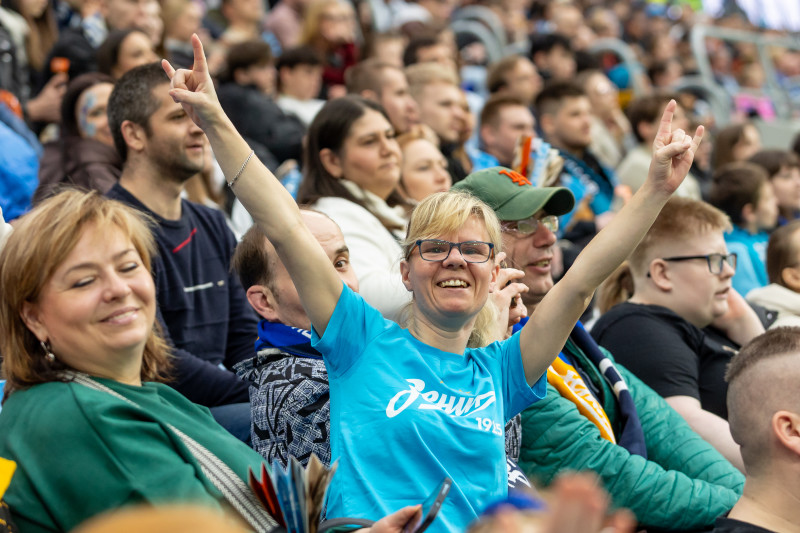 «Все в наших цветах»: болельщики на матче «Зенит»—«Химки»