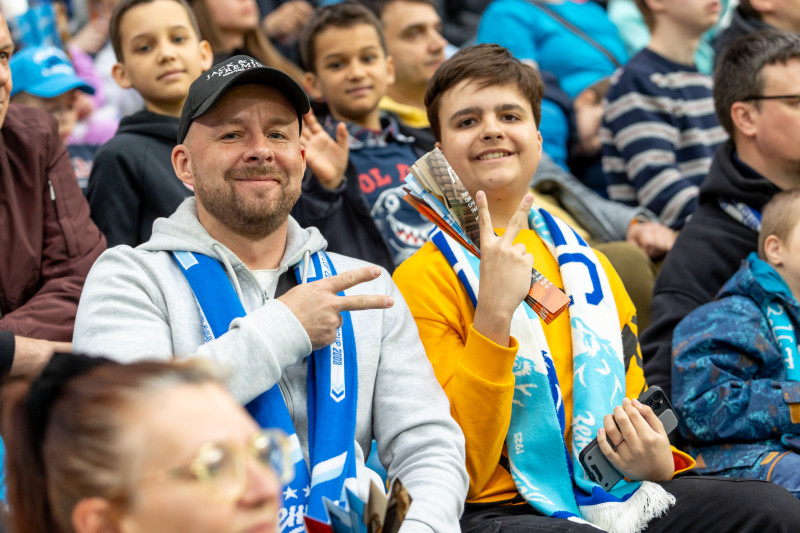 «Все в наших цветах»: болельщики на матче «Зенит»—«Химки»