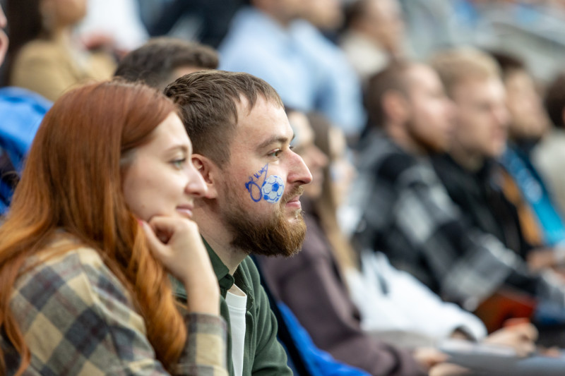 «Все в наших цветах»: болельщики на матче «Зенит»—«Химки»