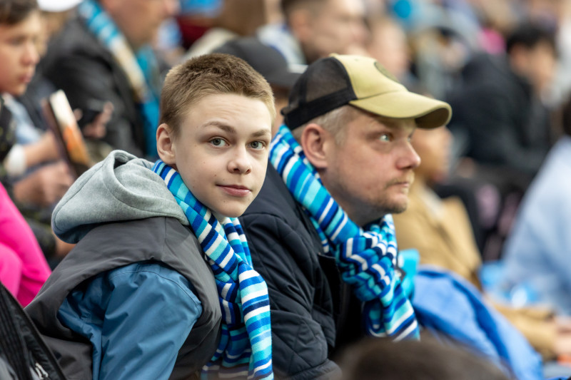 «Все в наших цветах»: болельщики на матче «Зенит»—«Химки»