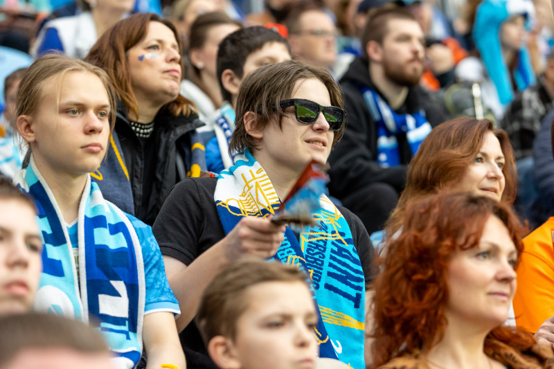 «Все в наших цветах»: болельщики на матче «Зенит»—«Химки»