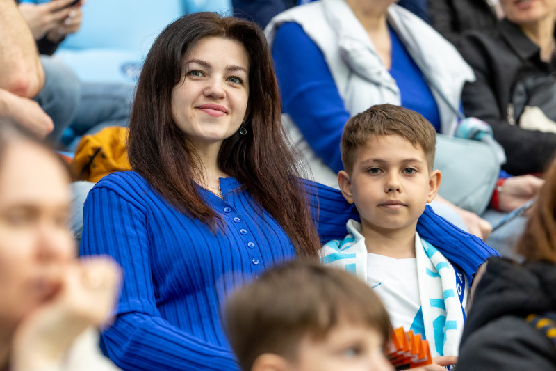 «Все в наших цветах»: болельщики на матче «Зенит»—«Химки»