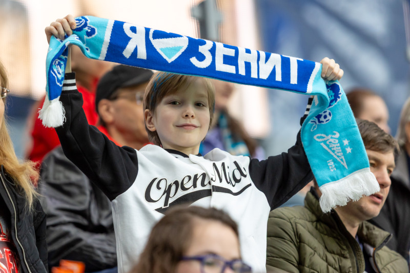 «Все в наших цветах»: болельщики на матче «Зенит»—«Химки»