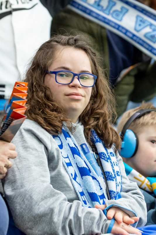 «Все в наших цветах»: болельщики на матче «Зенит»—«Химки»