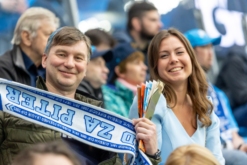 «Все в наших цветах»: болельщики на матче «Зенит»—«Химки»