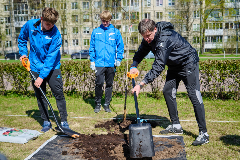 Акция «Сад памяти» в Академии ФК «Зенит»