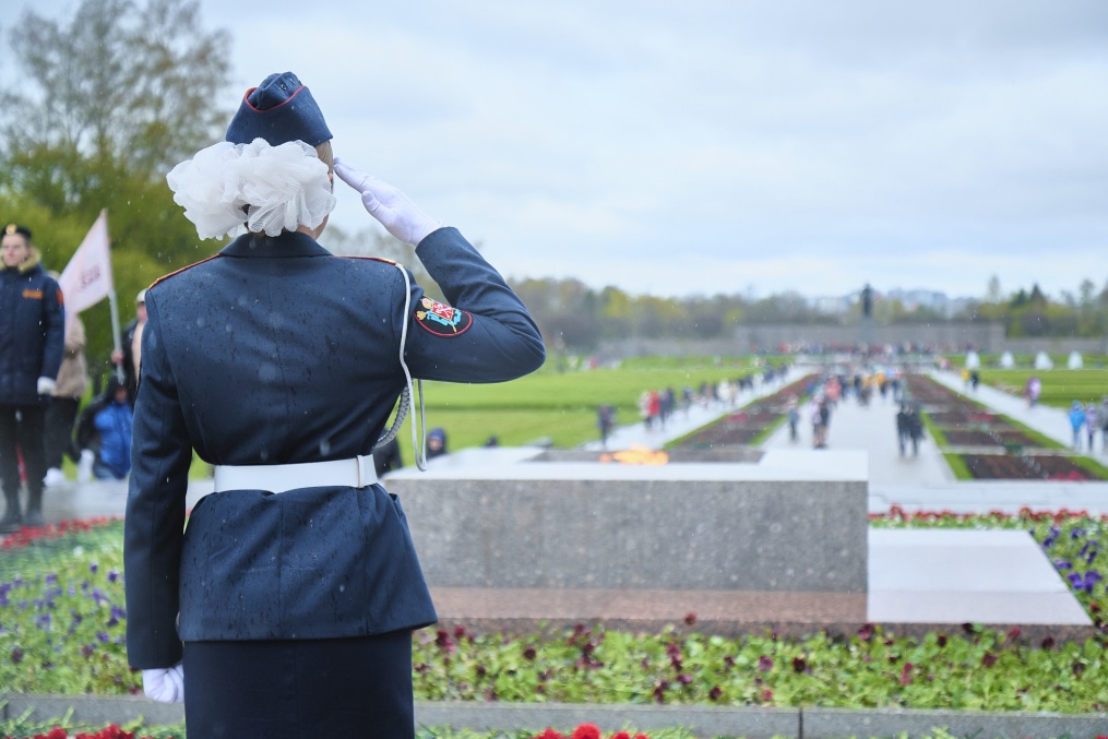 Торжественное возложение цветов на Пискаревском мемориальном кладбище в честь 80-летия Великой Победы