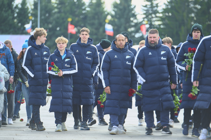 Торжественное возложение цветов на Пискаревском мемориальном кладбище в честь 80-летия Великой Победы
