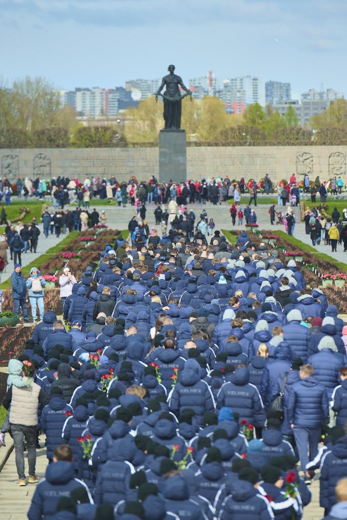 Торжественное возложение цветов на Пискаревском мемориальном кладбище в честь 80-летия Великой Победы