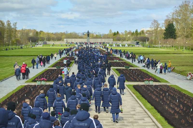 Торжественное возложение цветов на Пискаревском мемориальном кладбище в честь 80-летия Великой Победы