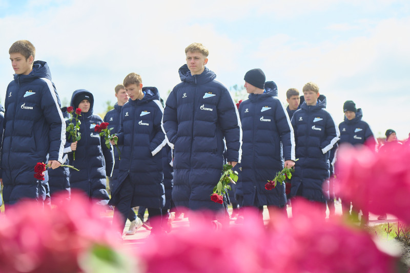 Торжественное возложение цветов на Пискаревском мемориальном кладбище в честь 80-летия Великой Победы